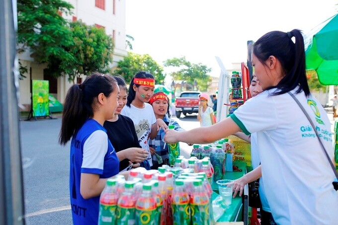 Trà Xanh Không Độ, thức uống “quốc dân” của người trẻ để giải nhiệt cuộc sống trong lúc nắng nóng.