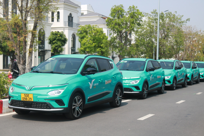 Từ ngày 27/4, người dùng tại Tp.HCM có cơ hội trải nghiệm taxi điện, thêm một lựa chọn mới khi phải di chuyển trong những ngày hè nắng nóng.