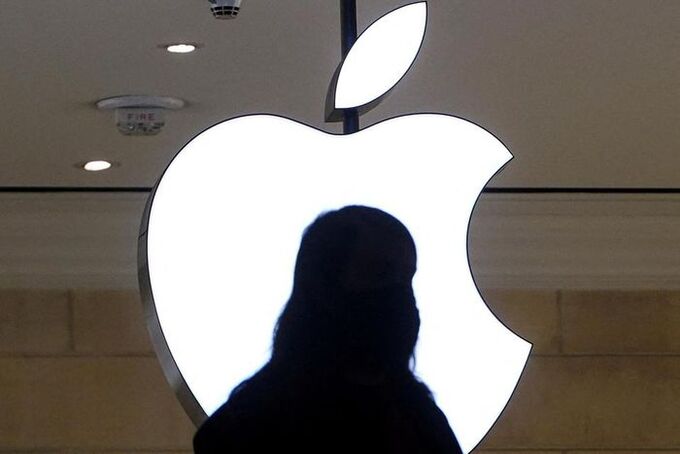 Apple thu về hàng tỷ USD tiền gửi tiết kiệm từ người dùng iPhone, chỉ vài ngày sau khi ra mắt dịch vụ. Ảnh: Reuters.