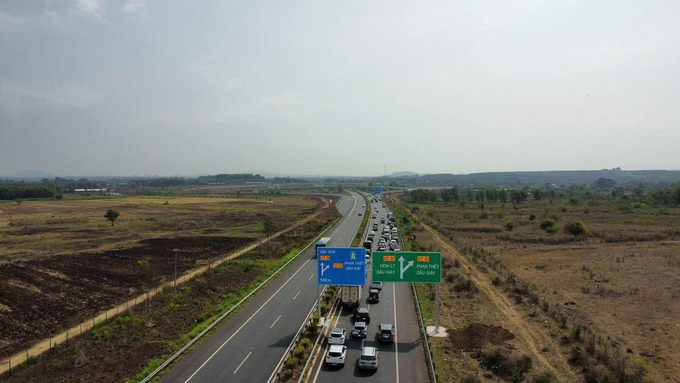 Cao tốc Dầu Giây – Phan Thiết rút ngắn quá trình di chuyển từ TP.HCM đến Phan Thiết chỉ còn khoảng 1 giờ 40 phút.