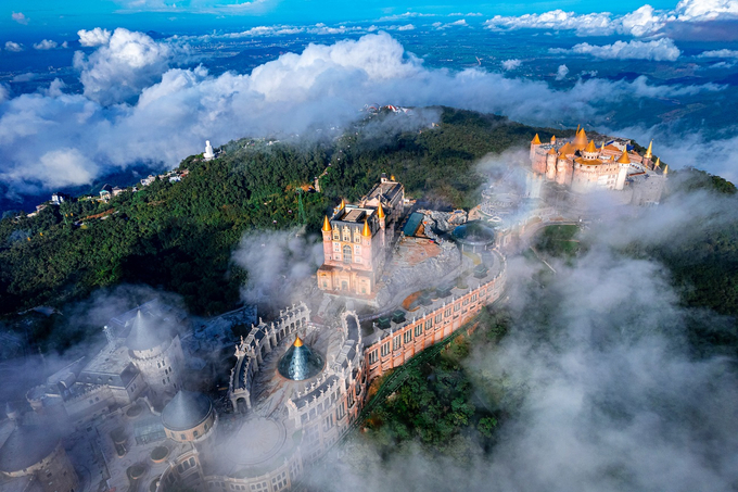 Sun World Ba Na Hills giúp du khách đến Đà Nẵng tăng mạnh.