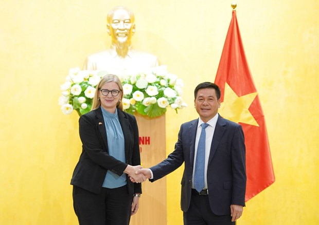 Bộ trưởng Bộ Công Thương Nguyễn Hồng Diên tiếp bà Ann Måwe - Đại sứ Thụy Điển tại Việt Nam. (Nguồn: Bộ Công Thương).