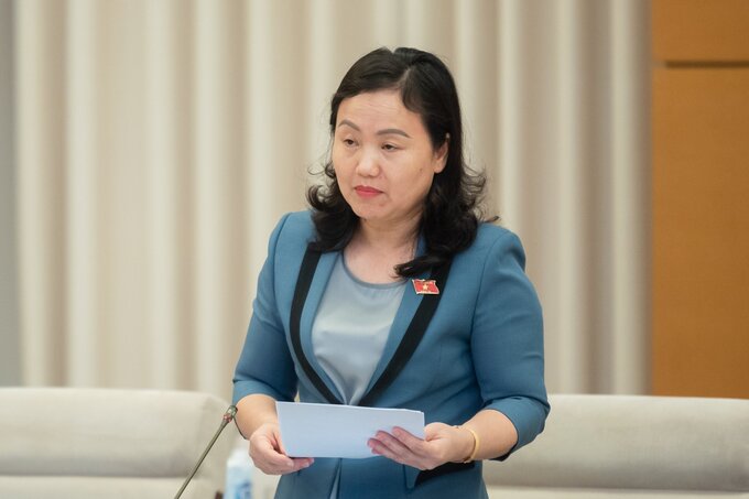 Phó chủ nhiệm Ủy ban Tài chính, Ngân sách Phạm Thúy Chinh báo cáo thẩm tra sơ bộ về kết quả thực hành tiết kiệm, chống lãng phí năm 2022.