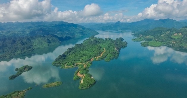 Dự án Khu du lịch thiên nhiên Robinson tại đảo Sung, xã Tiền Phong, huyện Đà Bắc do Công ty Cổ phần Đầu tư du lịch Hòa Bình thực hiện chậm tiến độ.