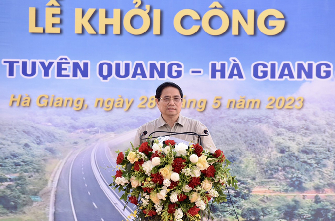 Thủ tướng Chính phủ Phạm Minh Chính phát biểu tại Lễ khởi công Thủ tướng Phạm Minh Chính và các đại biểu khởi công Dự án cao tốc Tuyên Quang - Hà Giang