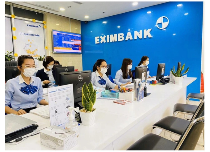 Tại ngày 31/3/2023, quy mô nhân sự của cả hệ thống Eximbank là 5.826 người. Eximbank dành 326 tỷ đồng cho Chi phí lương và phụ cấp, giảm mạnh so với con số 408 tỷ đồng của quý 1/2022.