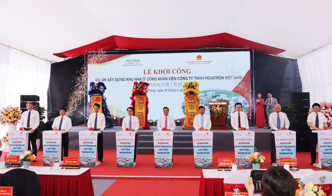 Tham dự buổi lễ có ông Nguyễn Văn Tùng, Phó Bí thư Thành ủy, Chủ tịch UBND thành phố cùng đại diện lãnh đạo các Sở, ngành, địa phương và đại diện nhà đầu tư Công ty TNHH Pegatron Việt Nam, cùng các doanh nghiệp kinh doanh phát triển hạ tầng KCN Hải Phòng.