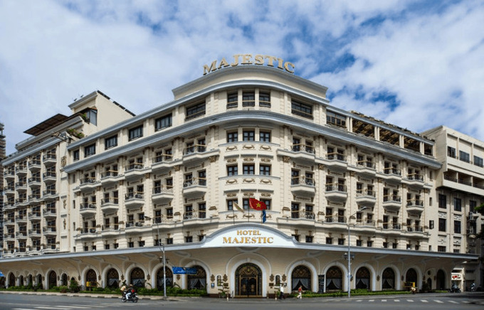 Khách sạn Cửu Long (Majestic Hotel) là một trong 4 khách sạn vị trí vàng mà Saigontourist đang quản lý.
