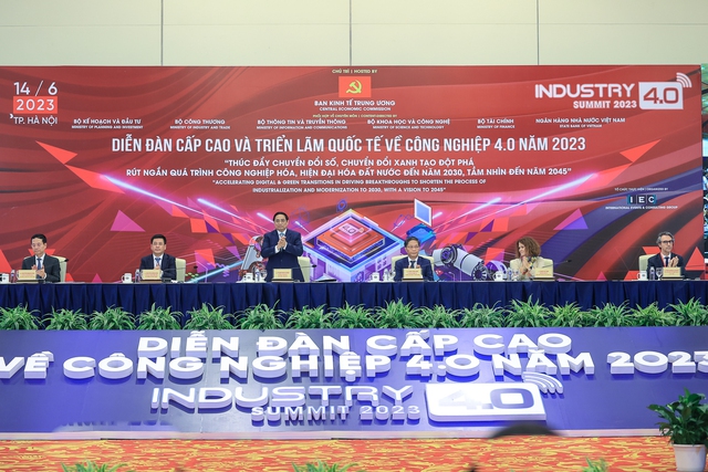 Thủ tướng Chính phủ Phạm Minh Chính tham dự Phiên toàn thể Diễn đàn cấp cao và Triển lãm Quốc tế về Công nghiệp 4.0 năm 2023.