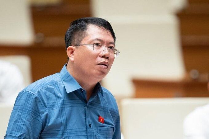 Đại biểu Nguyễn Văn Hiển đề xuất nhà ở xã hội chỉ nên cho thuê.