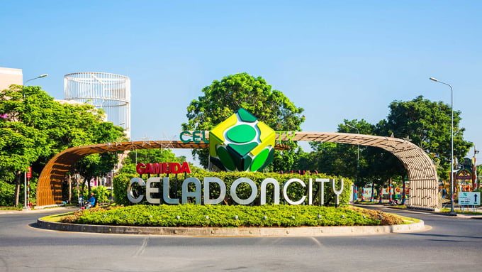 Dự án Khu đô thị Celadon City (quận Tân Phú)  do Công ty Gamuda Land làm chủ đầu tư bị xử phạt vì xây dựng sai phép.