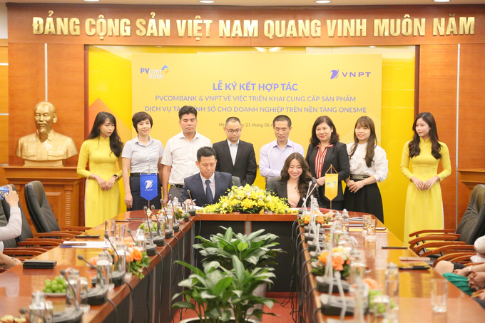 PVcomBank đã ký kết hợp tác với VNPT trong việc triển khai cung cấp các sản phẩm dịch vụ tài chính số cho khách hàng trên oneSM.