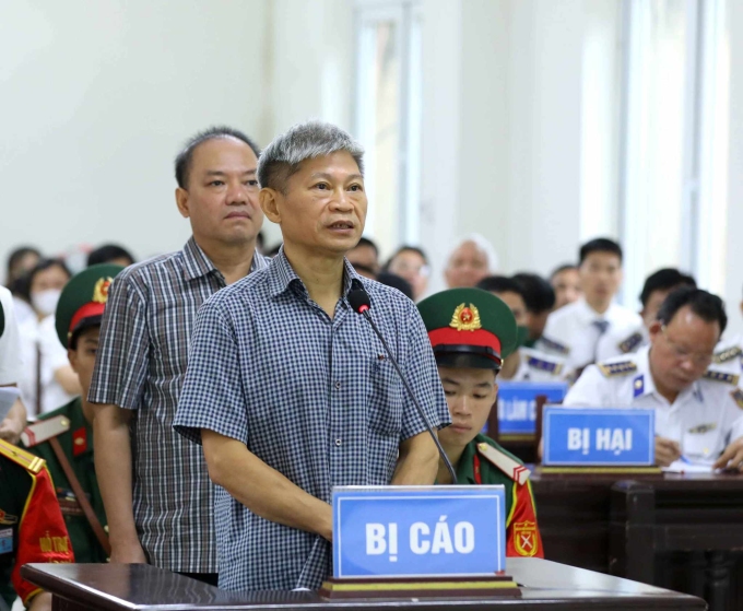 Cựu Tư lệnh Cảnh sát biển Nguyễn Văn Sơn hầu tòa do cáo buộc cùng đồng phạm tham ô 50 tỷ đồng.