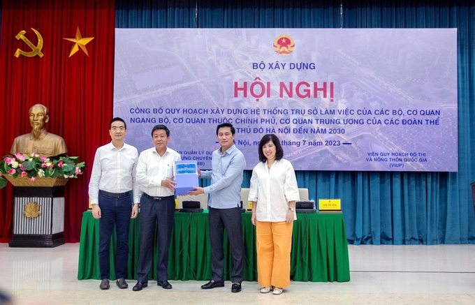 Nghi thức bàn giao Đồ án Quy hoạch xây dựng Hệ thống trụ sở làm việc các bộ, ngành.