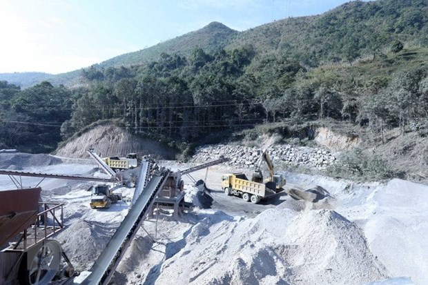 Sản suất đá tại Mỏ đá Lũng Cái Đay của Doanh nghiệp tư nhân Ngọc Dụ, huyện Bình Gia, tỉnh Lạng Sơn. (Ảnh: Anh Tuấn/TTXVN).