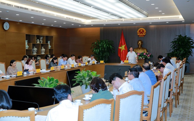 Phó thủ tướng Trần Hồng Hà làm việc với các bộ, ngành, hiệp hội về dự thảo Luật Đất đai sửa đổi.