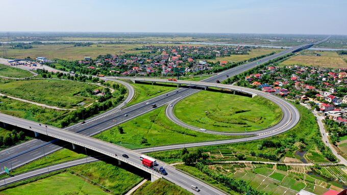 Công ty Mẹ - Tổng công ty Đầu tư phát triển đường cao tốc Việt Nam (VEC) được giao đạt tổng doanh thu 4.957 tỷ đồng; lợi nhuận sau thuế đạt 570 tỷ đồng.
