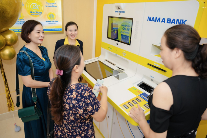 Khách hàng trải nghiệm giao dịch tại ONEBANK Từ Sơn – Tp.Bắc Ninh
