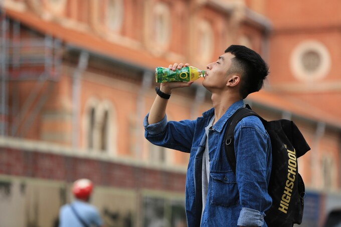 Với nhiều bạn trẻ sinh viên, Trà Xanh Không Độ là thức uống không thể thiếu khi căng mình chạy deadline ôn thi và làm thêm mỗi ngày.
