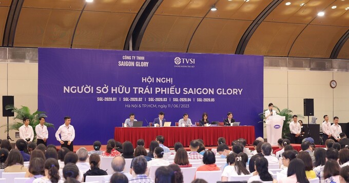 5 lô trái phiếu có tổng trị giá 5.000 tỷ đồng, thuộc sở hữu của gần 3.000 trái chủ đều đã quá hạn thanh toán gốc và Saigon Glory vẫn chưa thu xếp được nguồn trả nợ.