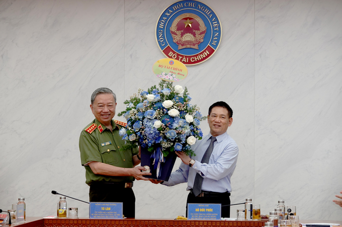 Bộ trưởng Hồ Đức Phớc chúc mừng Bộ trưởng Tô Lâm và Bộ Công an nhân dịp 78 năm Ngày truyền thống lực lượng công an nhân dân.