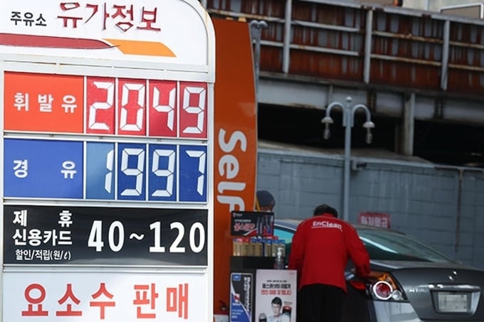 Hàn Quốc sẽ giảm thuế xăng dầu đến hết tháng 10.