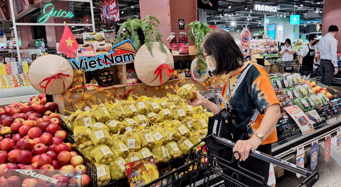 Trái nhãn Việt Nam có giá bán khuyễn mãi 230.000 đồng/kg tại Trung tâm thương mại CentralwOrld, Bangkok, Thái Lan.