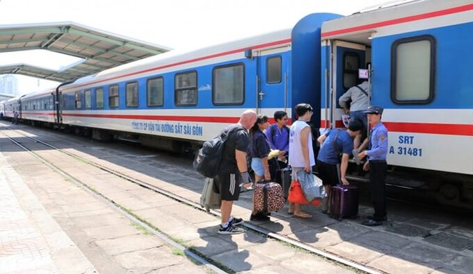 Công ty Cổ phần Vận tải Đường sắt Sài Gòn có hệ số nợ trên vốn chủ sở hữu gần 10 lần.