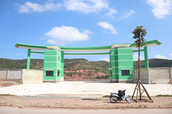 Cổng chính của dự án Nhà máy nhiệt điện Công Thanh.