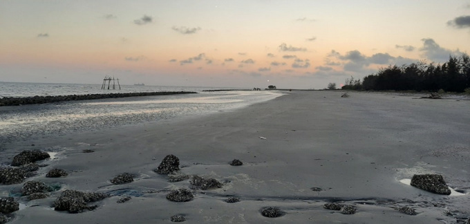UBND Tp.HCM đánh giá, việc dùng cát biển tại các mỏ cát trên khu vực biển Cần Giờ đã được thăm dò, đánh giá trữ lượng để san lấp mặt bằng dự án Khu đô thị du lịch lấn biển Cần Giờ sẽ thuận lợi cho việc triển khai thực hiện dự án.