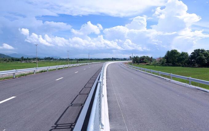 Hai đoạn cao tốc được thông tuyến sẽ rút ngắn thời gian từ Thanh Hóa đi Nghệ An. Ảnh: Nguyễn Thuấn.