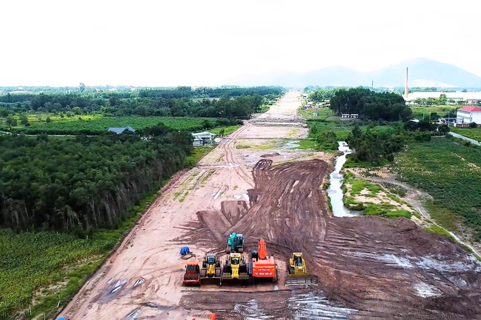 Dự án thành phần 3 cao tốc Biên Hòa - Vũng Tàu đang được triển khai thi công. Ảnh: Báo Lao động