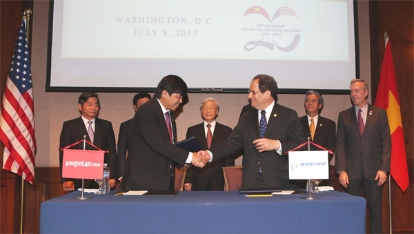 Lãnh đạo Vietjet và Boeing ký kết ký biên bản hợp tác đầu tiên trước sự chứng kiến của Tổng bí thư Nguyễn Phú Trọng trong chuyến thăm chính thức đến Hoa Kỳ năm 2015
