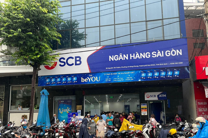 Ngân hàng Nhà nước đã đưa SCB vào diện kiểm soát đặc biệt sau khi nhiều chi nhánh, phòng giao dịch của ngân hàng này ghi nhận tình trạng người dân tới rút tiền đồng loạt.