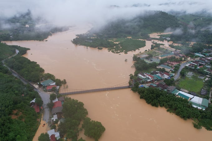 Cảnh ngập lụt ở khu vực xã Châu Hội, huyện Quỳ Châu.