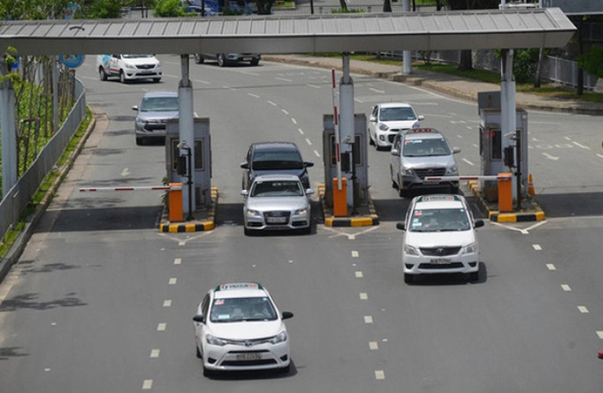 Thí điểm thu phí không dừng với xe vào sân bay Nội Bài, Tân Sơn Nhất trong 6 tháng. (Ảnh minh họa)
