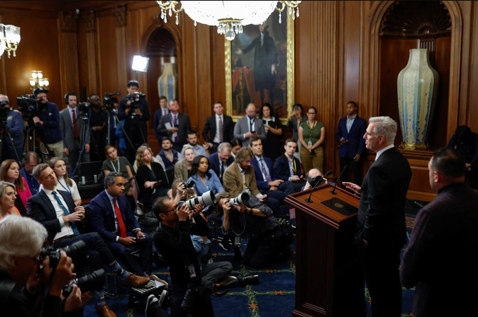 Chủ tịch Hạ viện Kevin McCarthy phát biểu về nguy cơ chính phủ đóng cửa tại Quốc hội hôm 29/9. Ảnh: Reuters