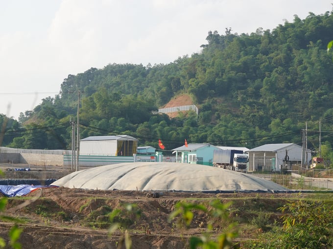 Trang trại nuôi lợn thử nghiệm của Công ty Agri-Vina ltra tấn nhân dân bởi mùi hôi thối bốc ra từ sự cố hầm biogas vẫn chưa khắc phục xong.