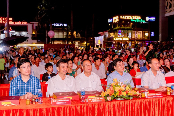 Lễ ra mắt “Yến sào cao cấp – Chắp cánh vươn cao” thu hút đông đảo bà con ở Quảng trị và các tỉnh lân cận