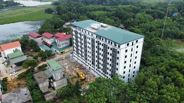 Chủ tịch huyện Thạch Thất phải chịu trách nhiệm vụ chung cư mini 200 căn hộ xây sai phép . Ảnh: Lao động.