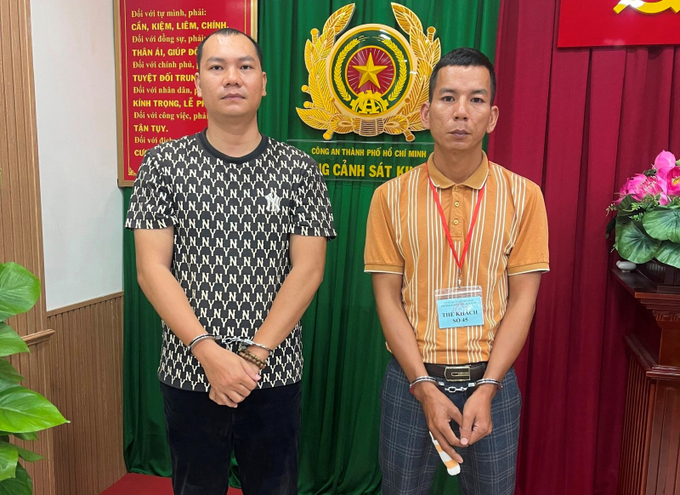 Nguyễn Hoài Nghĩa và Ngô Sĩ Linh (bên phải) tại cơ quan điều tra.