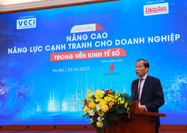 Ông Hoàng Quang Phòng, Phó Chủ tịch Liên đoàn Thương mại và Công nghiệp Việt Nam phát biểu tại chương trình.