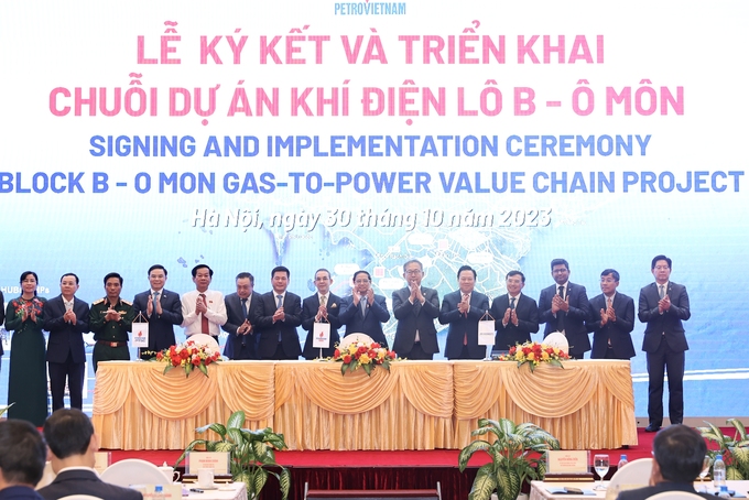 Thủ tướng Chính phủ chứng kiến Petrovietnam và các đối tác tiến hành ký kết các văn bản quan trọng.