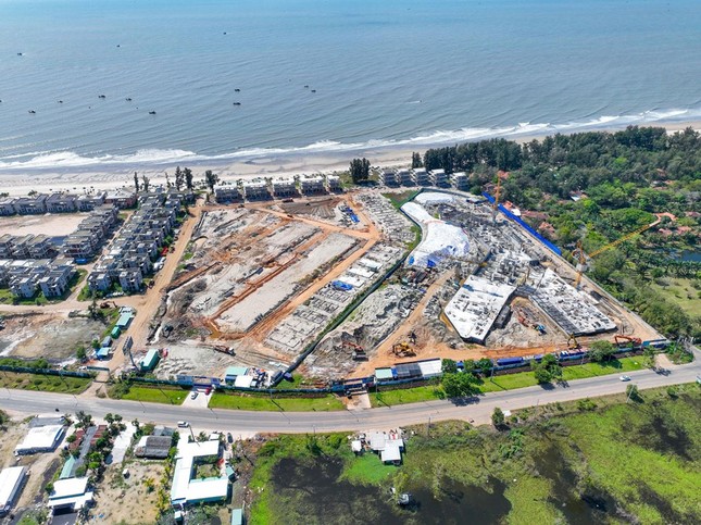 Một góc dự án Charm Resort Hồ Tràm đang được xây dựng.