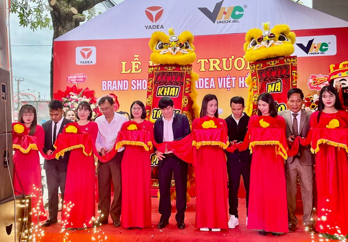 Công ty CP TM&XNK Việt Hồng Chinh đã tổ chức lễ khai trương Brandshop Yadea.