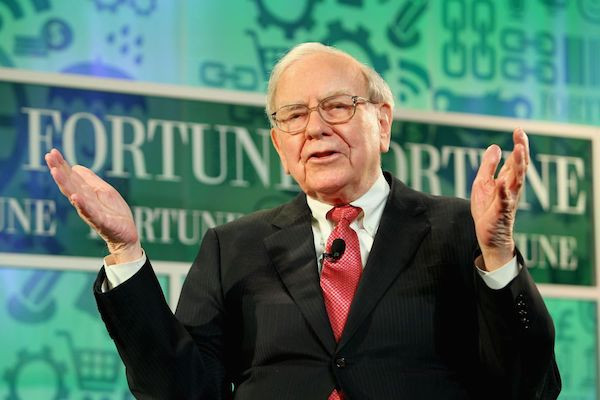 Phải chăng tỷ phú Warren Buffett thấy trước giông bão chứng khoán?