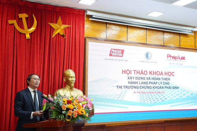 Chuyên gia cao cấp về Thuế và Quản trị doanh nghiệp Nguyễn Văn Phụng phát biểu tham luận.