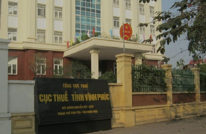 Cục Thuế tỉnh Vĩnh Phúc cưỡng chế trích tiền từ tài khoản ngân hàng đối với Công ty Cổ phần Đầu tư và phát triển xây dựng Việt Nam do nợ thuế.