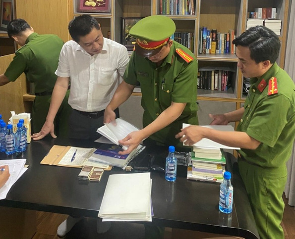 Cơ quan Cảnh sát điều tra Công an tỉnh Đồng Nai thực hiện khám xét chỗ ở và nơi làm việc của bị can Nguyễn Khánh Hưng