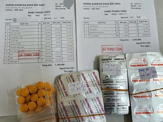 Có 84 viên nén màu vàng cam, được cho là thuốc “Luc Khang”, được phòng khám này bán ra không có bất kỳ thông tin sản phẩm hay tem mác, nội dung thể hiện nguồn gốc, xuất xứ…